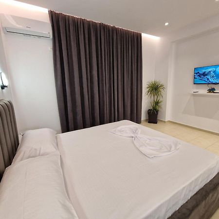 Feniks Hotel Ksamil Esterno foto