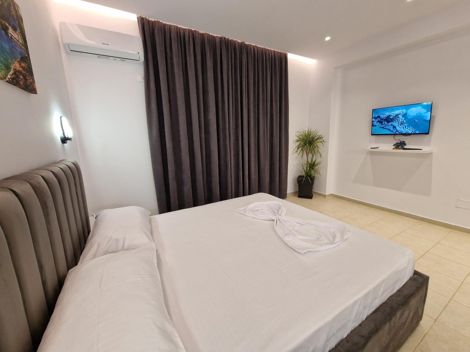 Feniks Hotel Ksamil Esterno foto