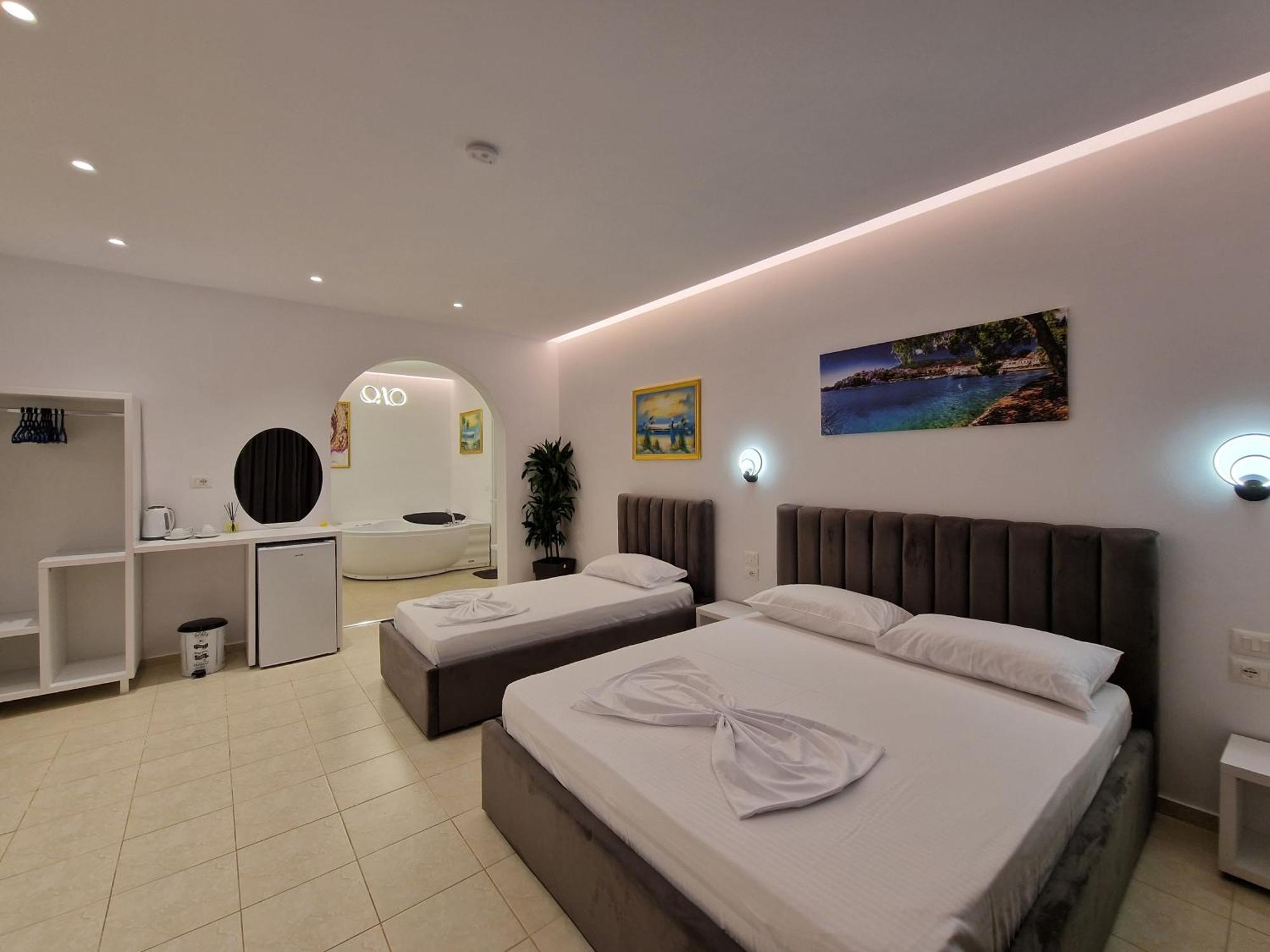Feniks Hotel Ksamil Esterno foto