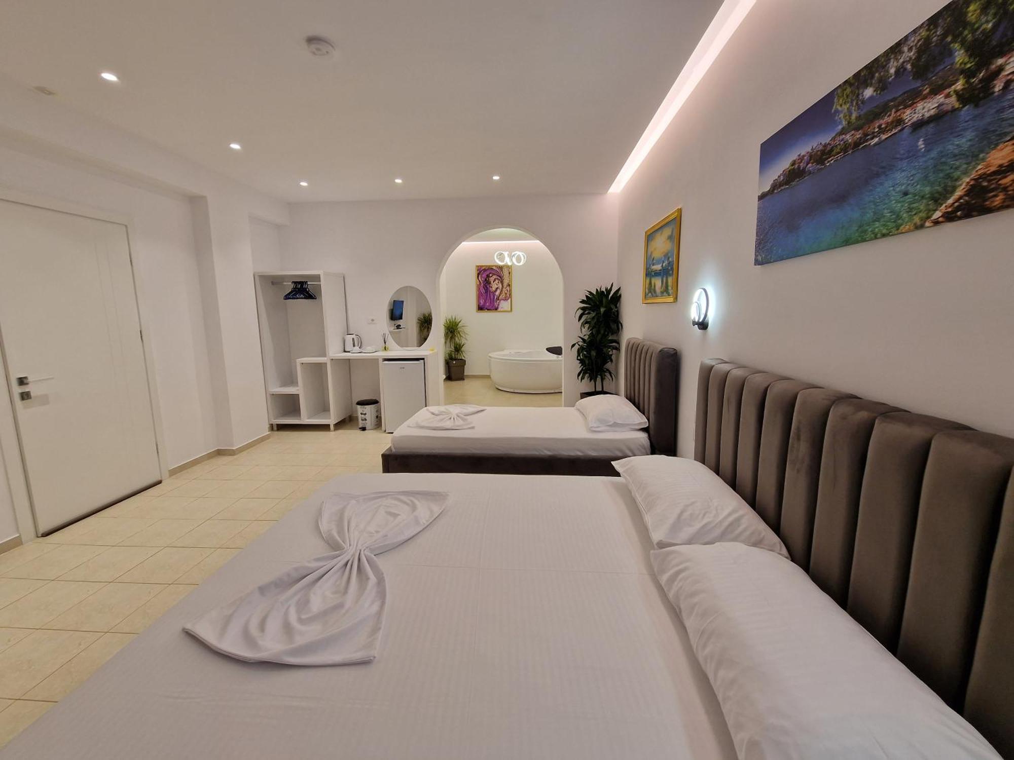 Feniks Hotel Ksamil Esterno foto
