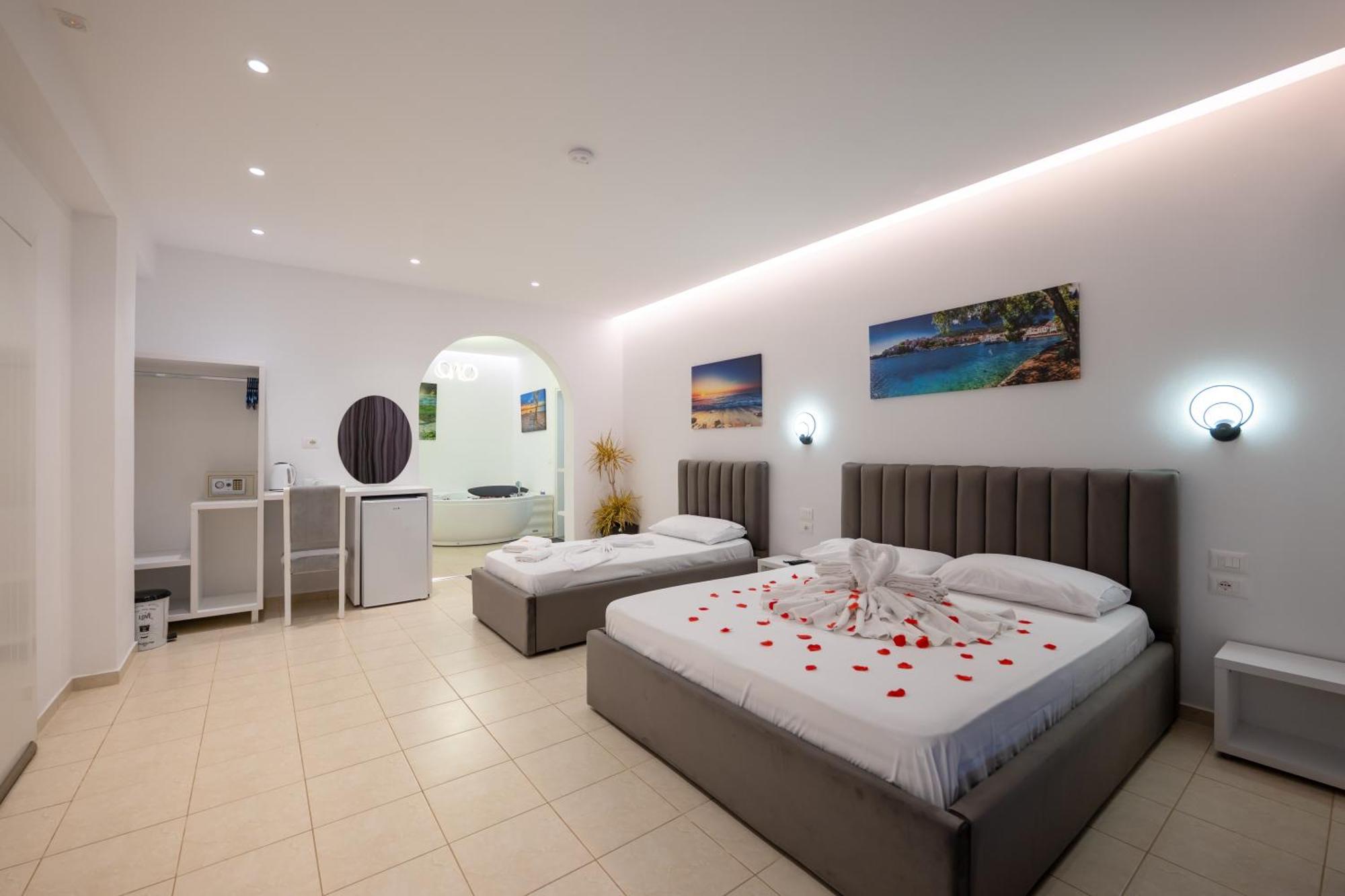 Feniks Hotel Ksamil Esterno foto