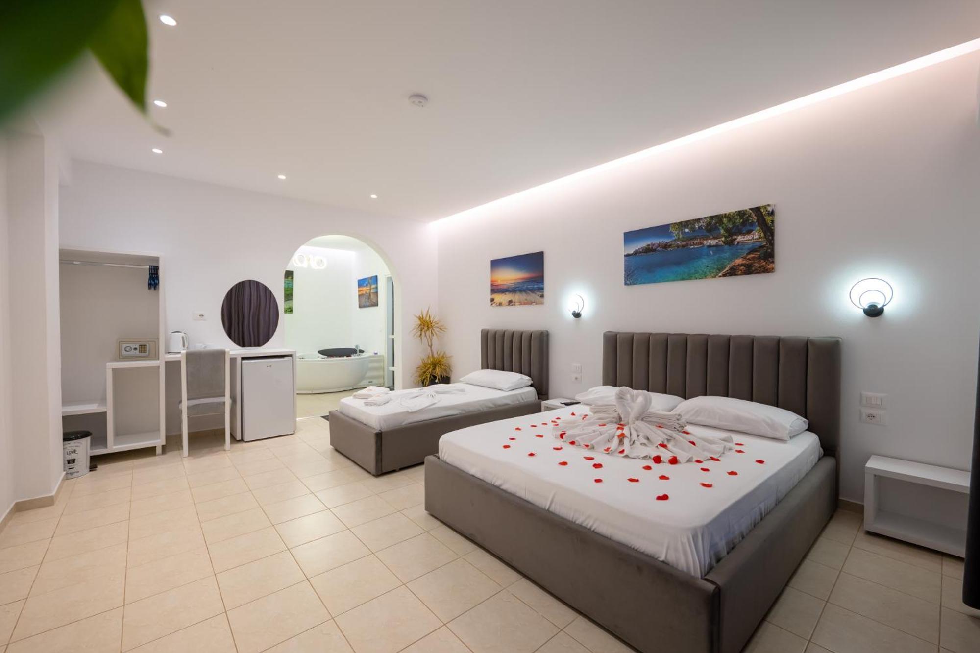 Feniks Hotel Ksamil Esterno foto