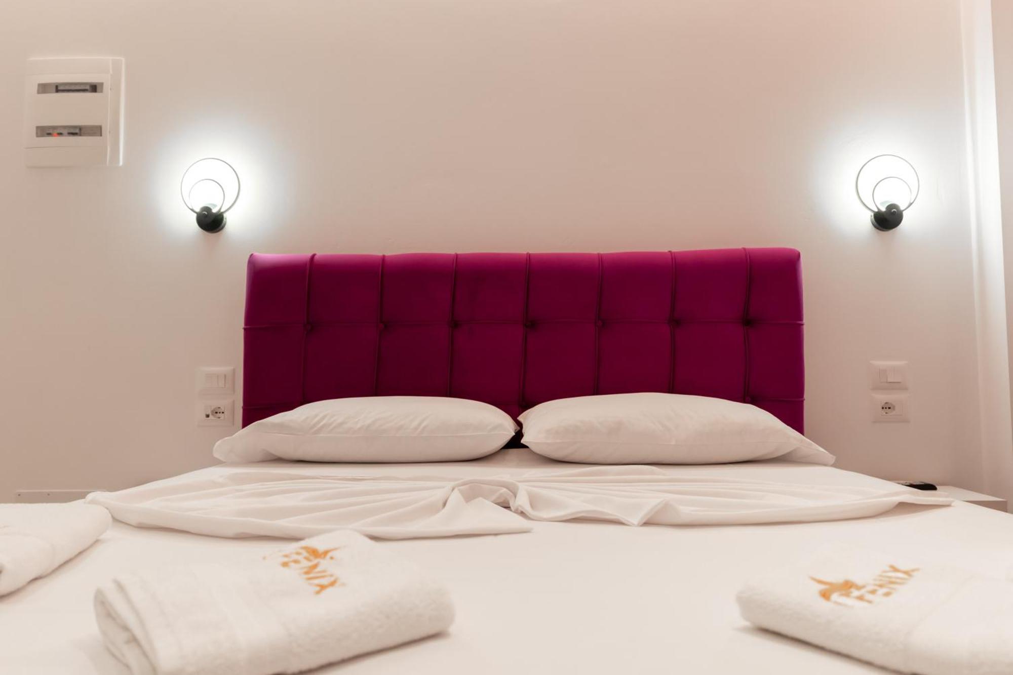 Feniks Hotel Ksamil Esterno foto