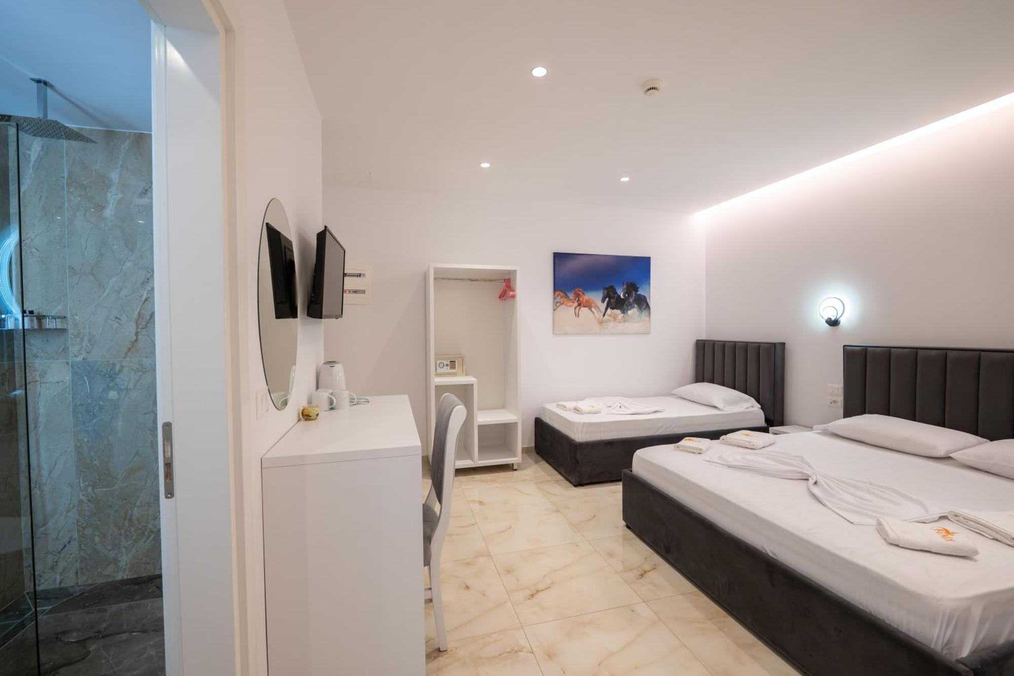 Feniks Hotel Ksamil Esterno foto