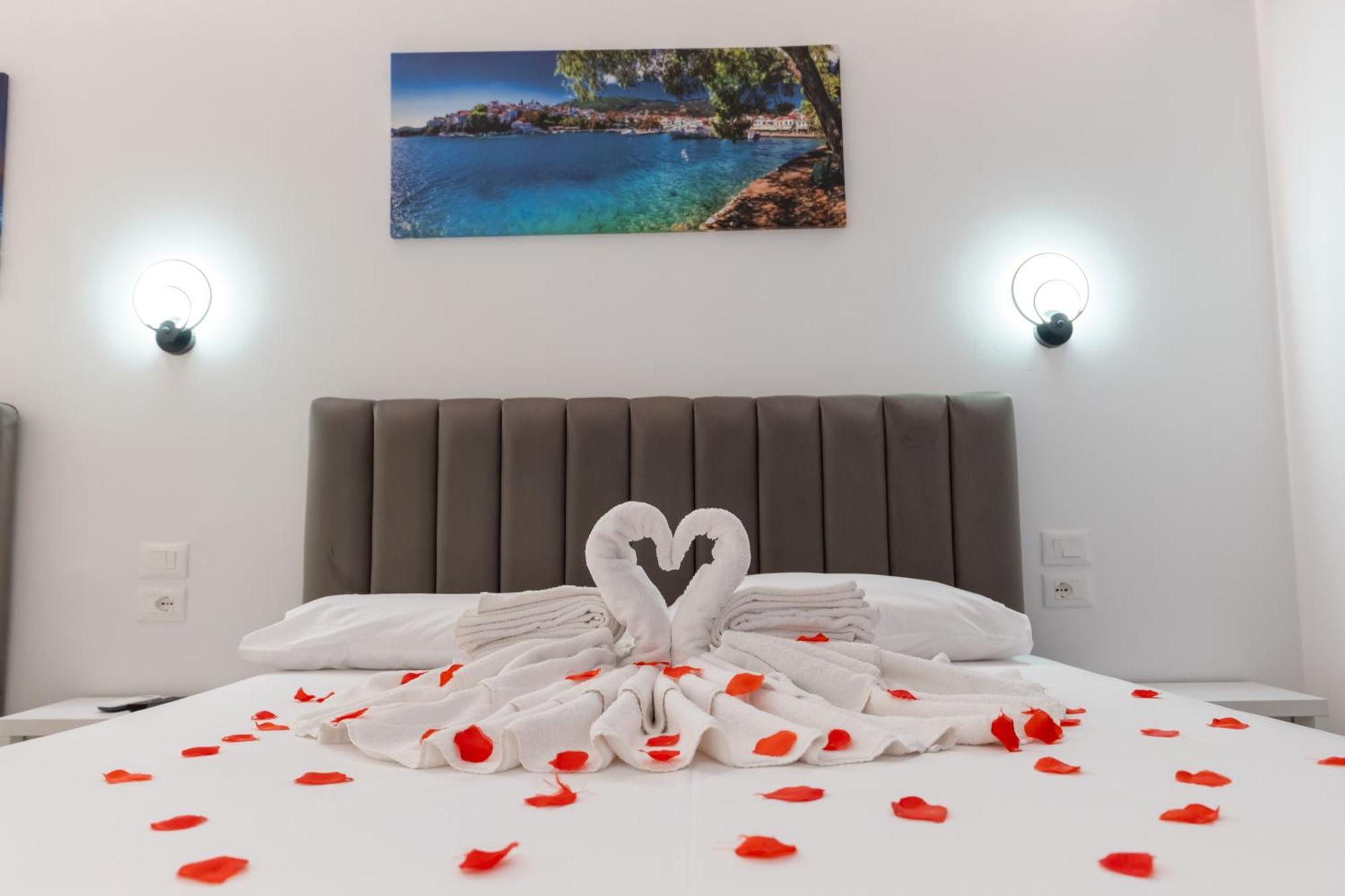 Feniks Hotel Ksamil Esterno foto