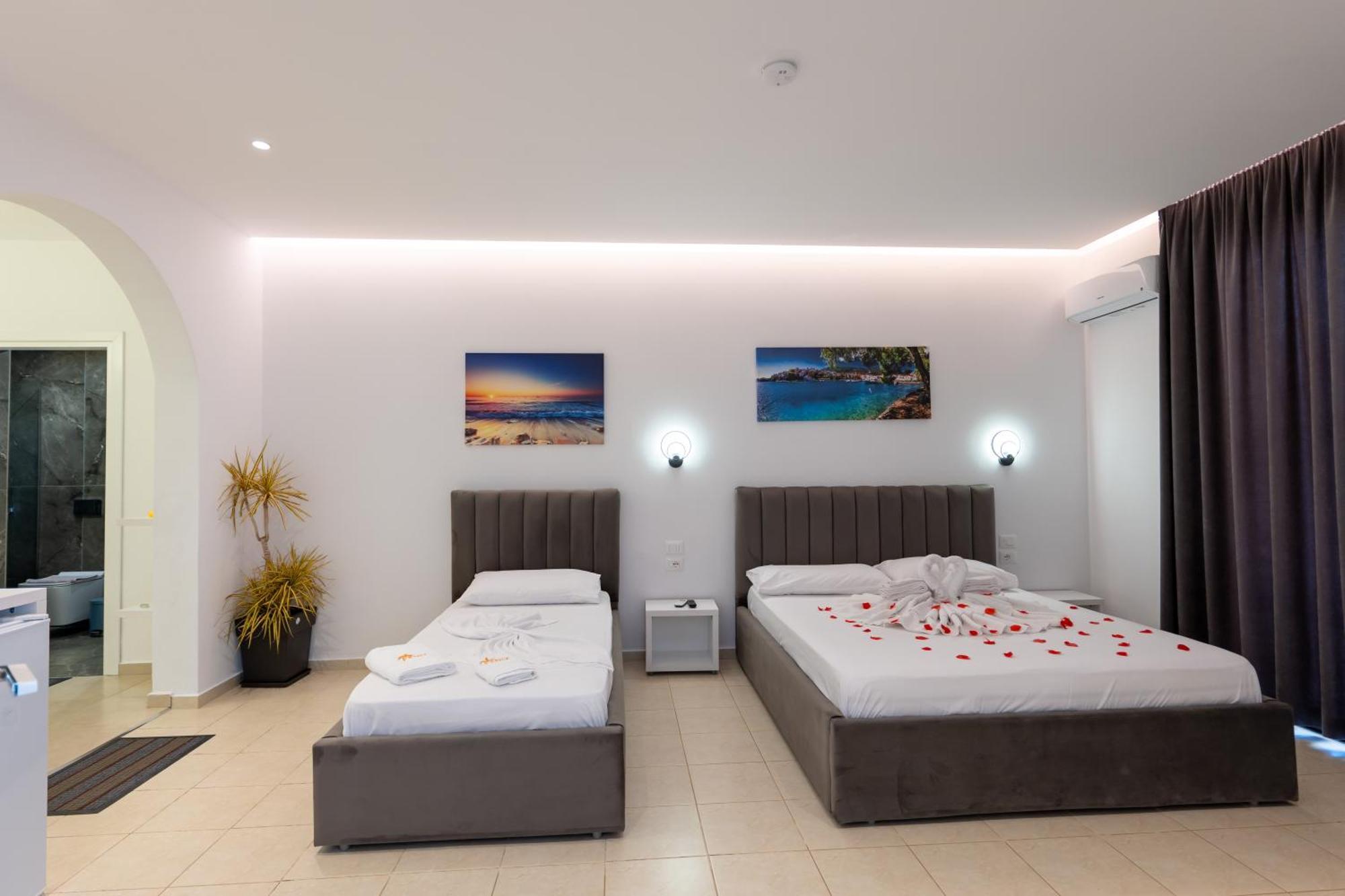 Feniks Hotel Ksamil Esterno foto