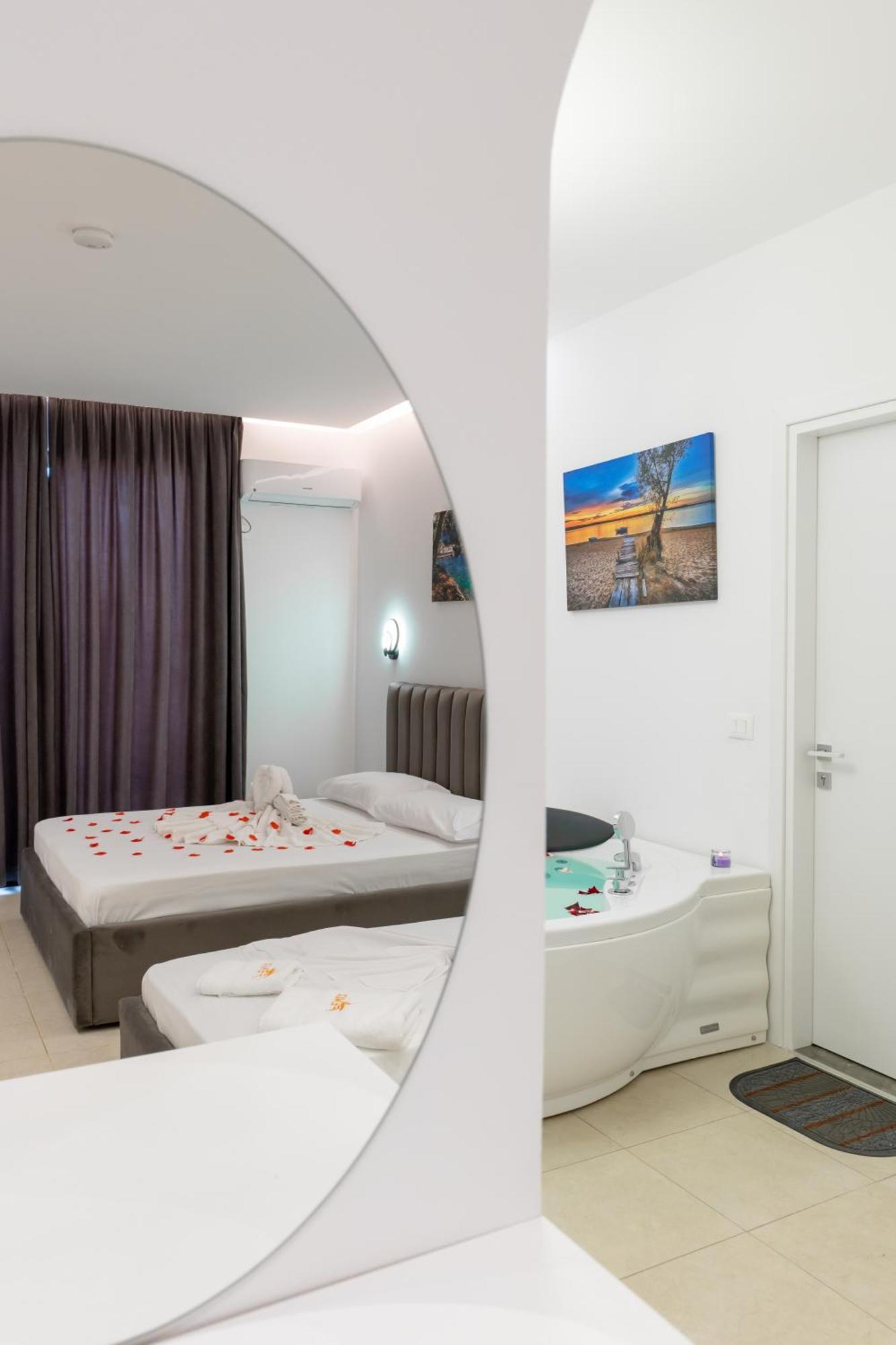 Feniks Hotel Ksamil Esterno foto